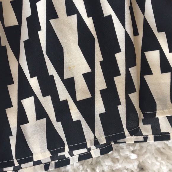Black and White Geometric Dress - Picture 4 of 5